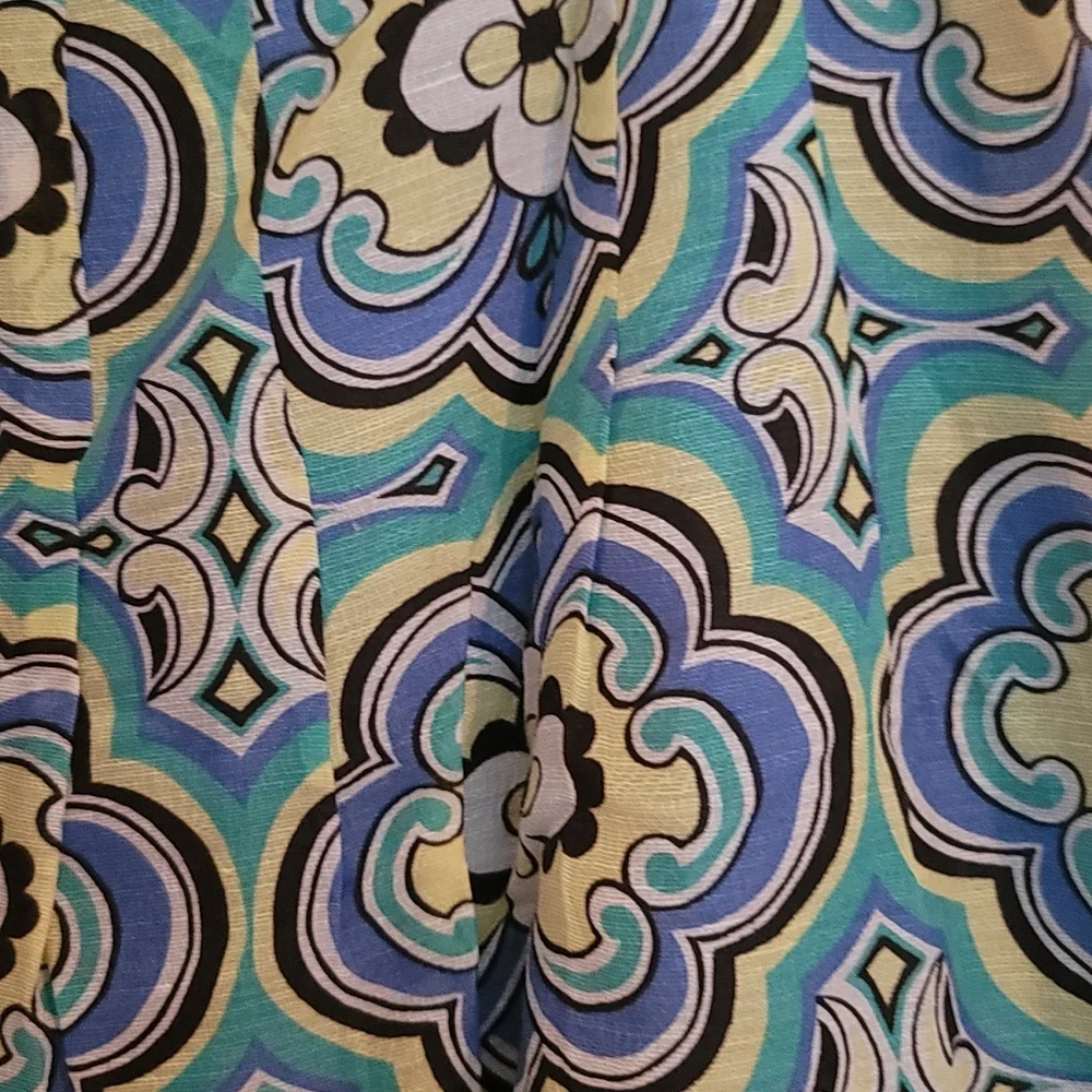 Petite skirt with pleats - Picture 2 of 3